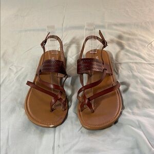 Sonoma Brown Faux Leather Sandals Toe Loop Design